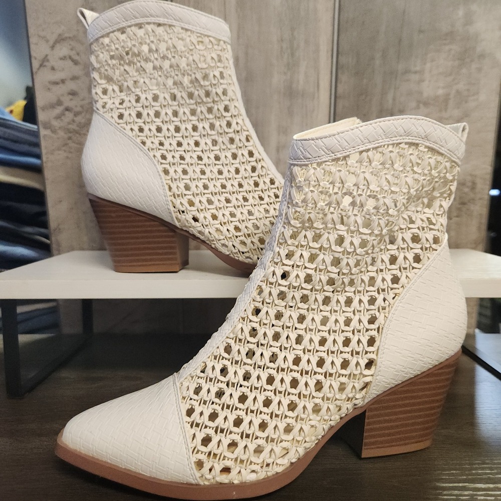 Cato Ankle‎ Boots Womens 8W White Woven Pointed Toe Western Cowgirl Boho Bootie